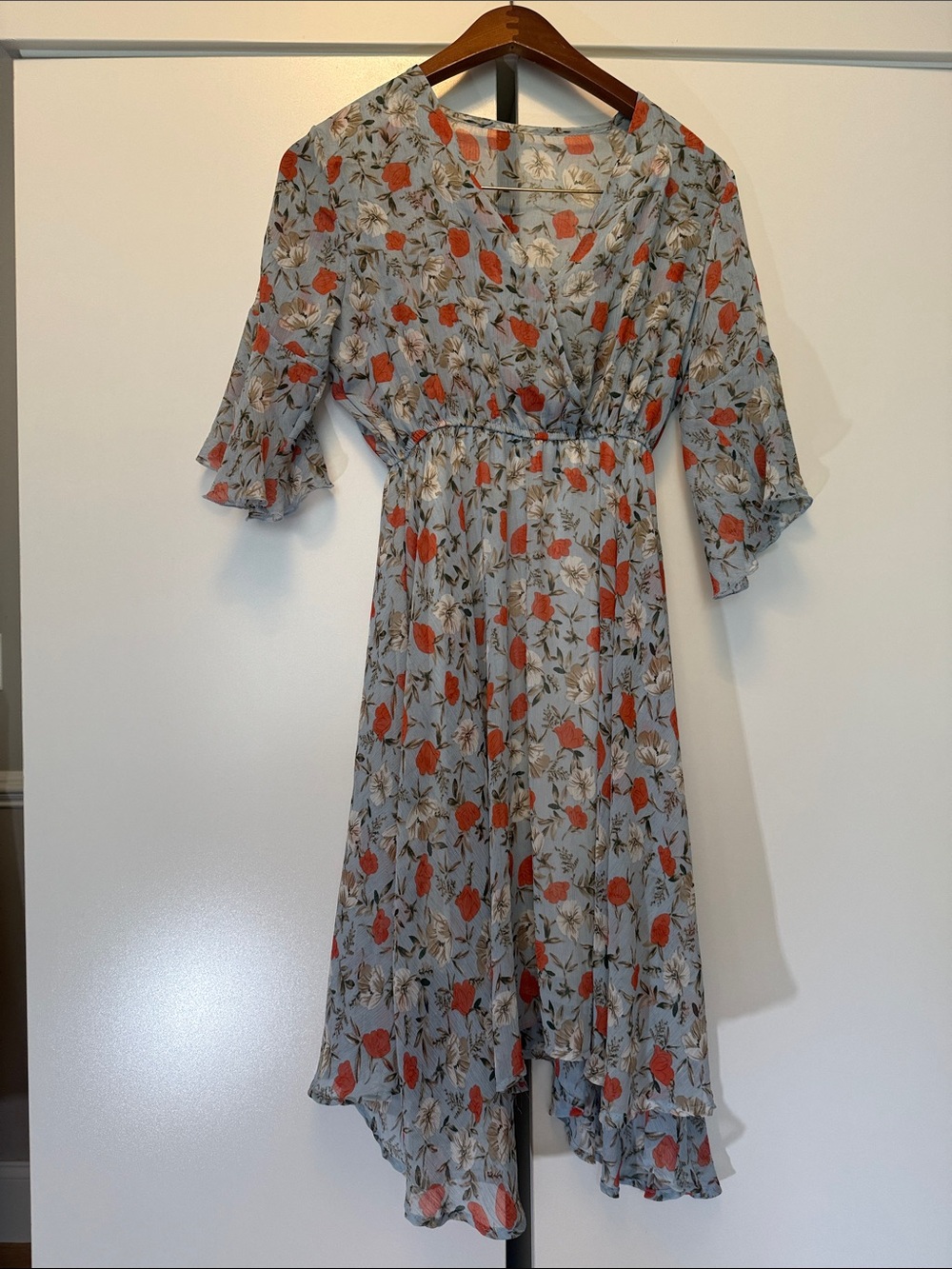 Flutter sleeve dress